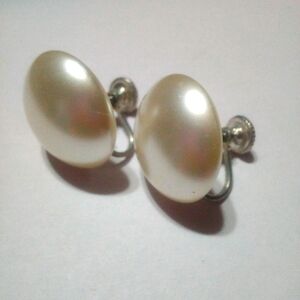 **Vintage RICHELIEU Faux Pearl Screw Back Earrings